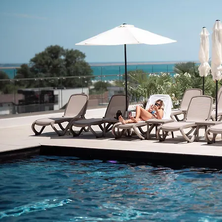 Topaz 71 In Odyssey Pools N Parking