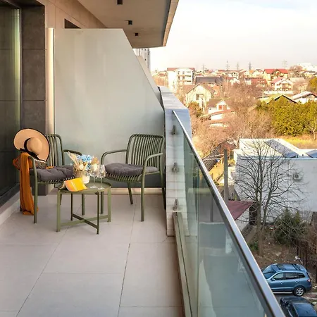 Topaz 71 In Odyssey Pools N Parking Apartament