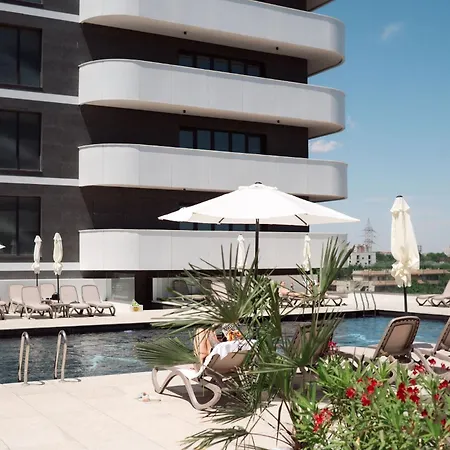 Topaz 71 In Odyssey Pools N Parking Apartament Năvodari